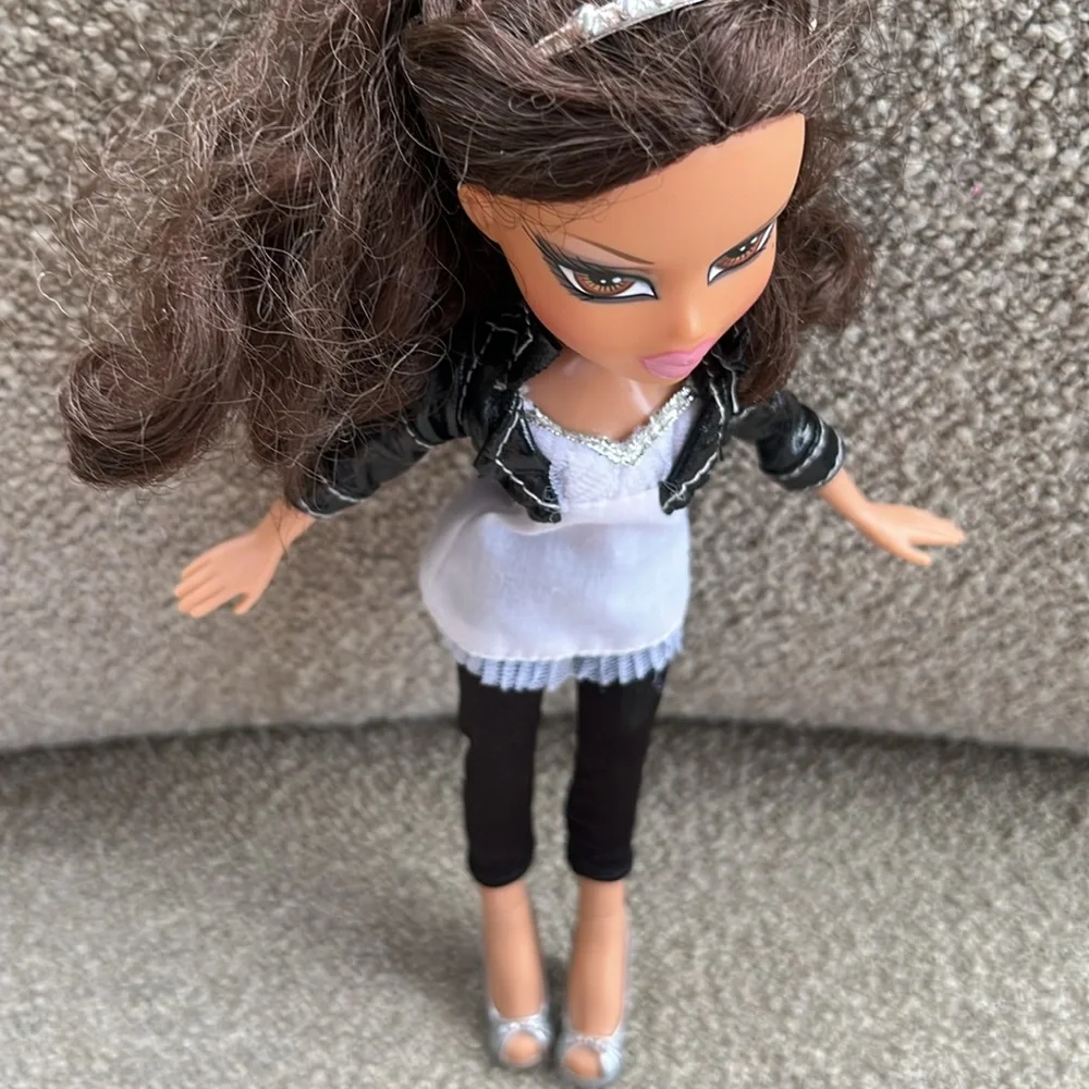 Bratz   Yasmin Yasmin’s First Date Doll - Picture 3 of 7